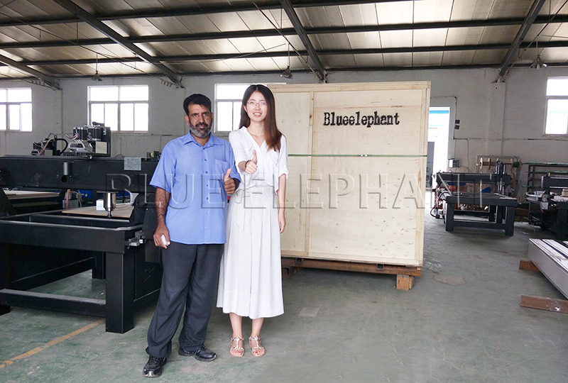 Our Customer from Pakistan Visited Factory Looked at Our Packaging Process 1