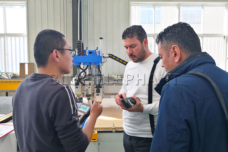 Welcome Syrian customers to visit the factory 3 Welcome Syrian customers to visit the factory 3