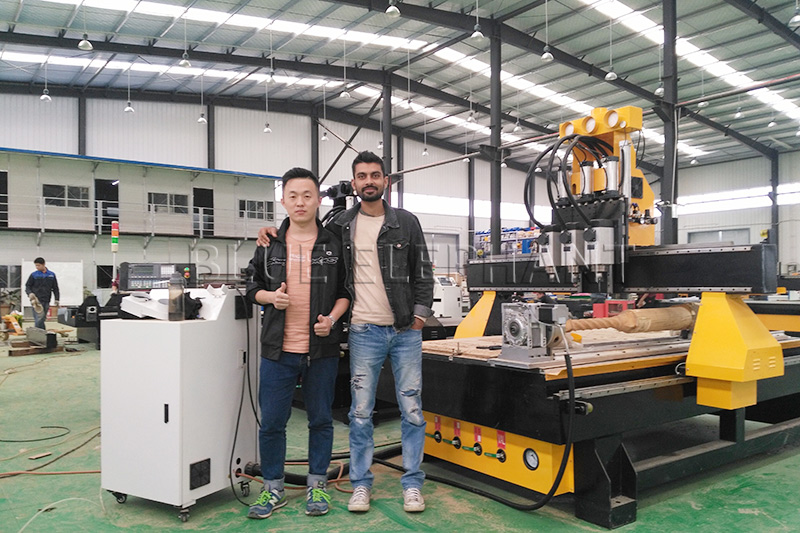 Pneumatic System 3 Spindles Cnc Router with Rotary Device 2 Pneumatic System 3 Spindles Cnc Router with Rotary Device 2