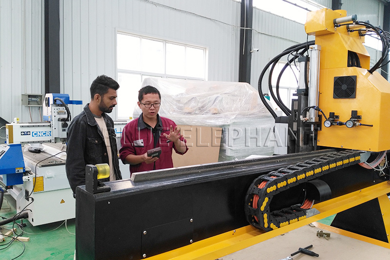 Pneumatic System 3 Spindles Cnc Router with Rotary Device 3 Pneumatic System 3 Spindles Cnc Router with Rotary Device 3