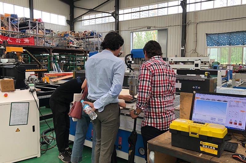 Welcome Mexican customers to visit the factory 3 Welcome Mexican customers to visit the factory 3