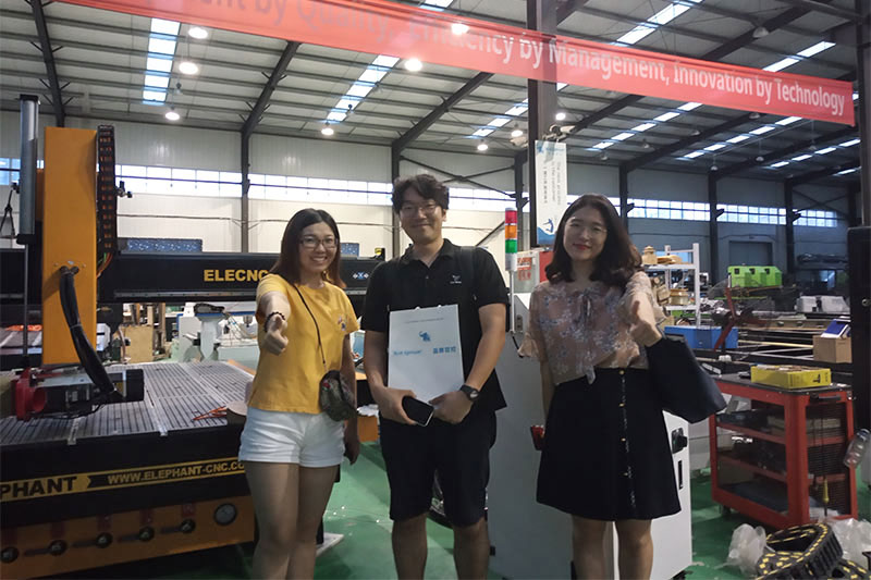 Welcome Korean customers to visit our factory 1