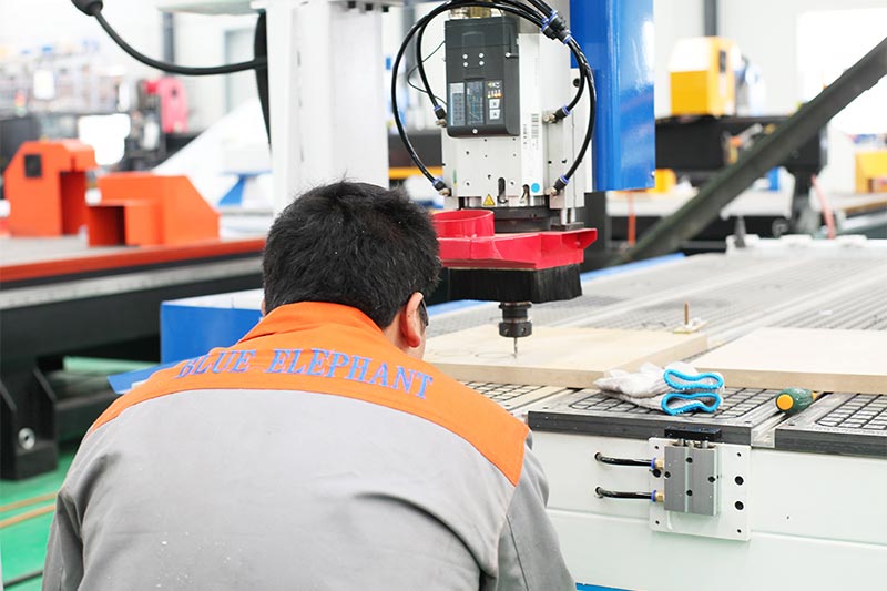 How to maintain the CNC router in summer 1 How to maintain the CNC router in summer 1