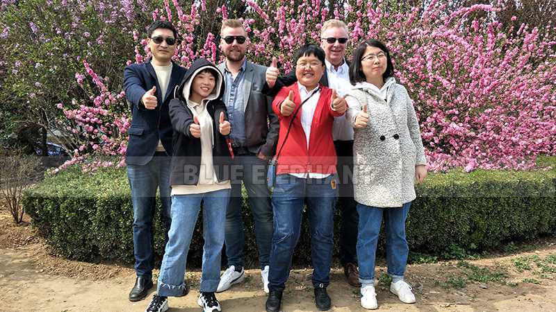 Customers from Sweden come to visit our factory, purchased our ATC machine and CNC oscillating knife 4 Customers from Sweden come to visit our factory, purchased our ATC machine and CNC oscillating knife 4
