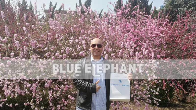 Canadian customer come to visit our factory and purchased our 1325 machine 1 Canadian customer come to visit our factory and purchased our 1325 machine 1