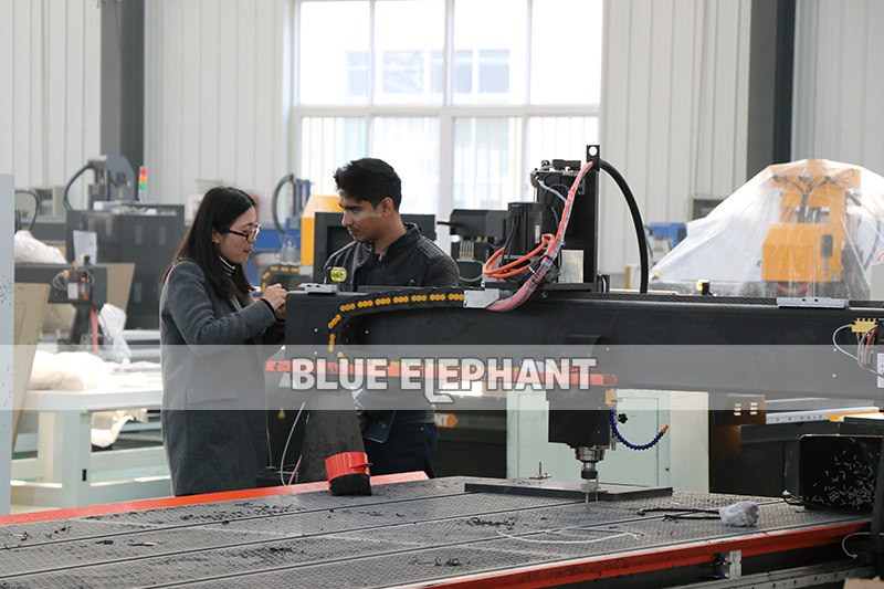 Multi Spindles CNC Router Brings chances for Customer’s Factory 1 Multi Spindles CNC Router Brings chances for Customer’s Factory 1