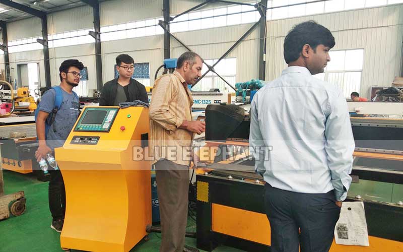 Indian Customer Visits Blue Elephant for 1325 CNC Wood Carving Engraver Machine 3 Indian Customer Visits Blue Elephant for 1325 CNC Wood Carving Engraver Machine 3