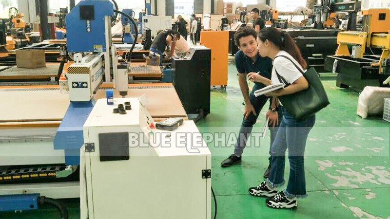 Argentine Customer Visit for Advertising CNC and 3 Axis CNC Machine 1 Argentine Customer Visit for Advertising CNC and 3 Axis CNC Machine 1