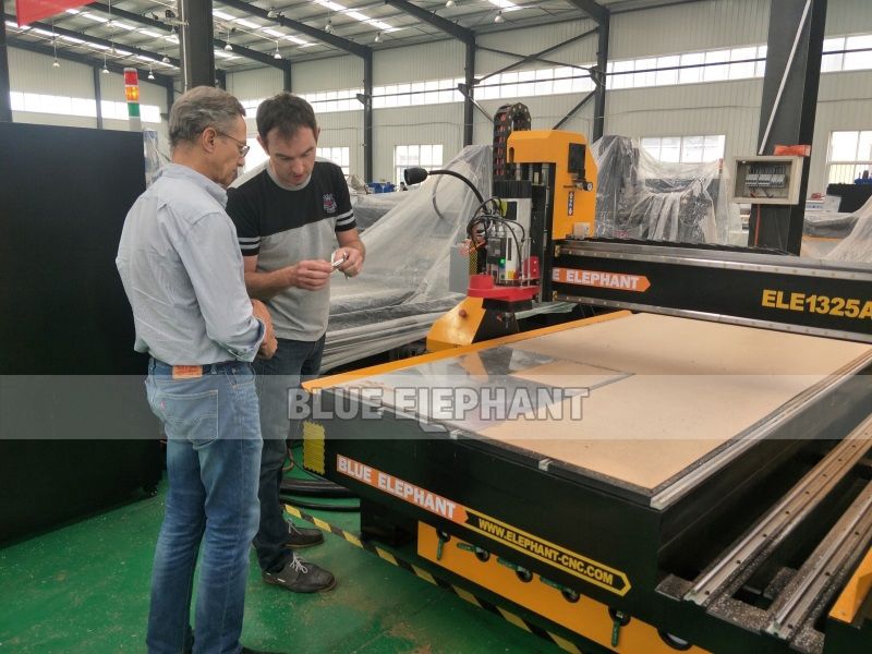 1325 4 Axis Carousel ATC CNC Router was tested by Netherlands Customer 2 1325 4 Axis Carousel ATC CNC Router was tested by Netherlands Customer 2