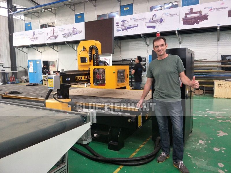 1325 4 Axis Carousel ATC CNC Router was tested by Netherlands Customer 7 1325 4 Axis Carousel ATC CNC Router was tested by Netherlands Customer 7