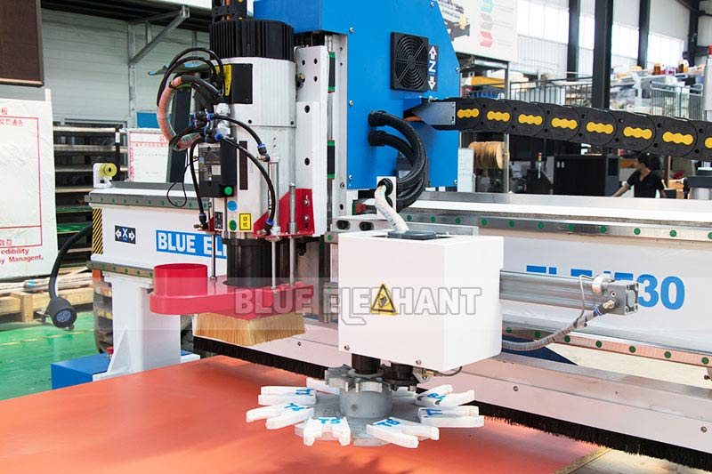 How the Wooden Furniture CNC Machine to Avoid the Chipping of Panel Phenomenon? 2 How the Wooden Furniture CNC Machine to Avoid the Chipping of Panel Phenomenon? 2
