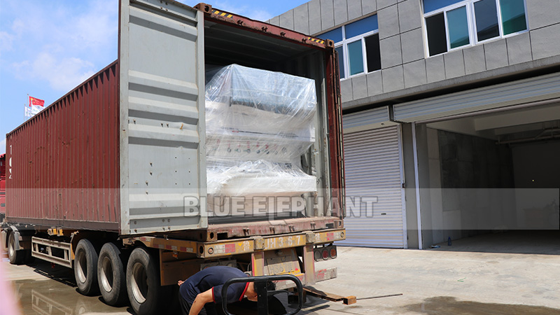 Packaging and Delivery of CNC Router Machines 6 Packaging and Delivery of CNC Router Machines 6