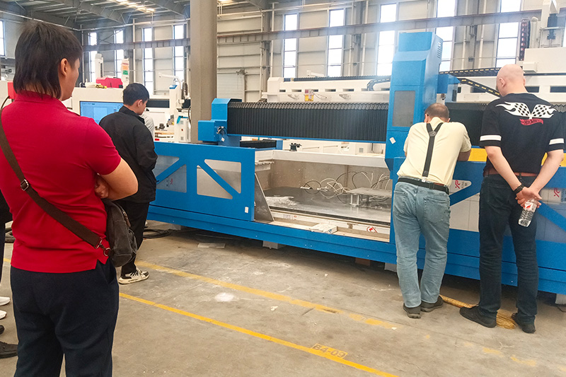 Why Russian Customers Buy China's CNC Machine for Quartz Stone Cutting? 2 Why Russian Customers Buy China's CNC Machine for Quartz Stone Cutting? 2