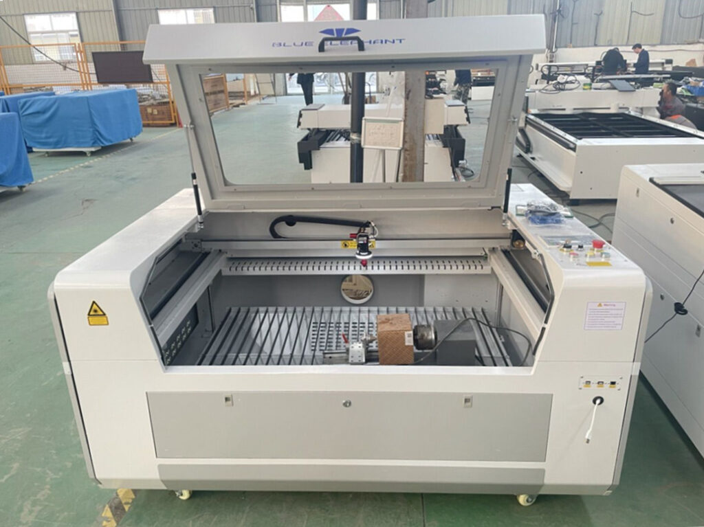 1390 CO2 Laser Cutting Machine will be Sent to France 1 1390 CO2 Laser Cutting Machine will be Sent to France 1