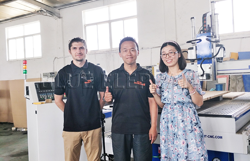 Japanese Customers Visited the Factory and Operateed the 1530 ATC CNC Router 4 Japanese Customers Visited the Factory and Operateed the 1530 ATC CNC Router 4