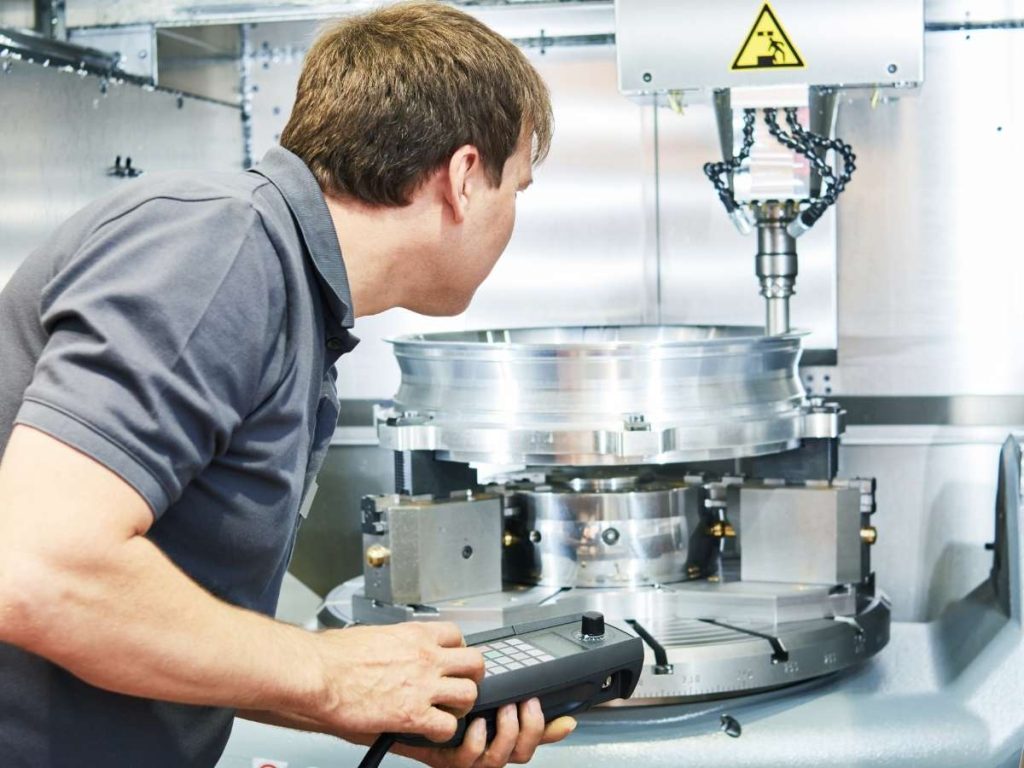 CNC vs Manual Machining: Key Differences 1