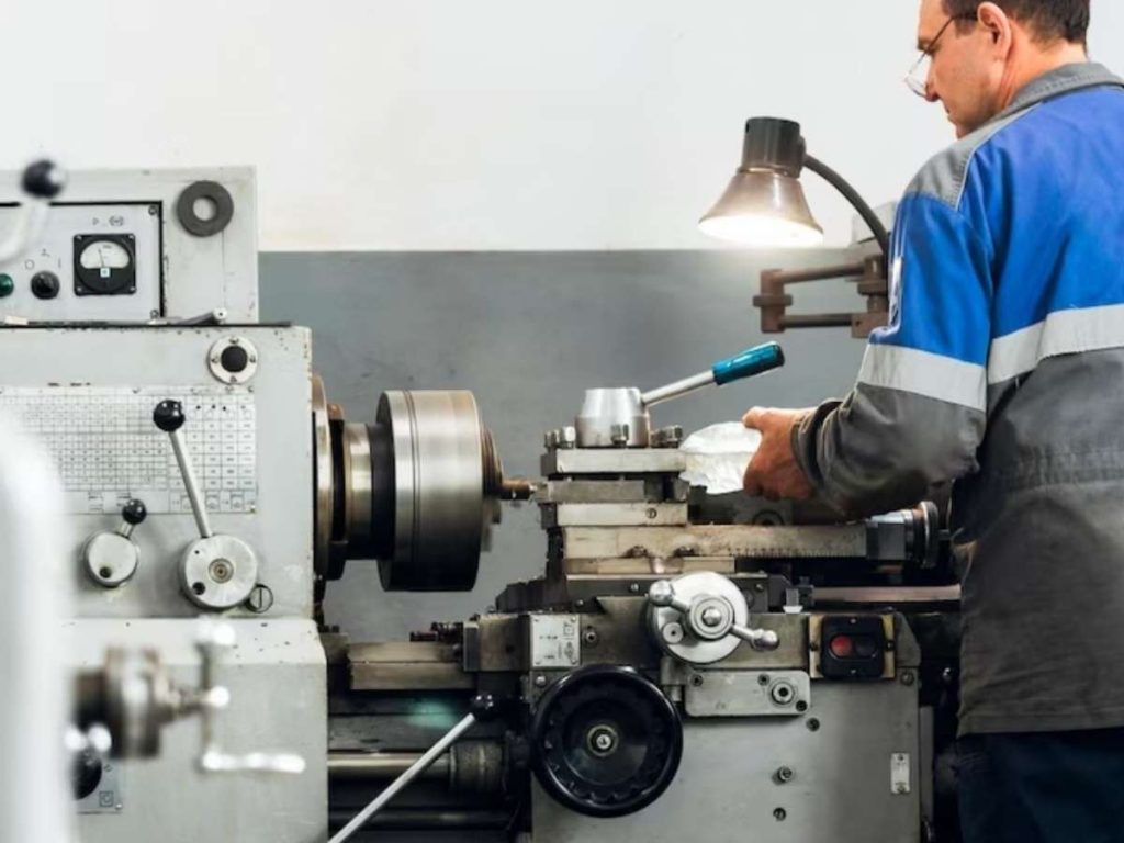 CNC vs Normal Machines: What’s the Difference? 1 CNC vs Normal Machines: What’s the Difference? 1