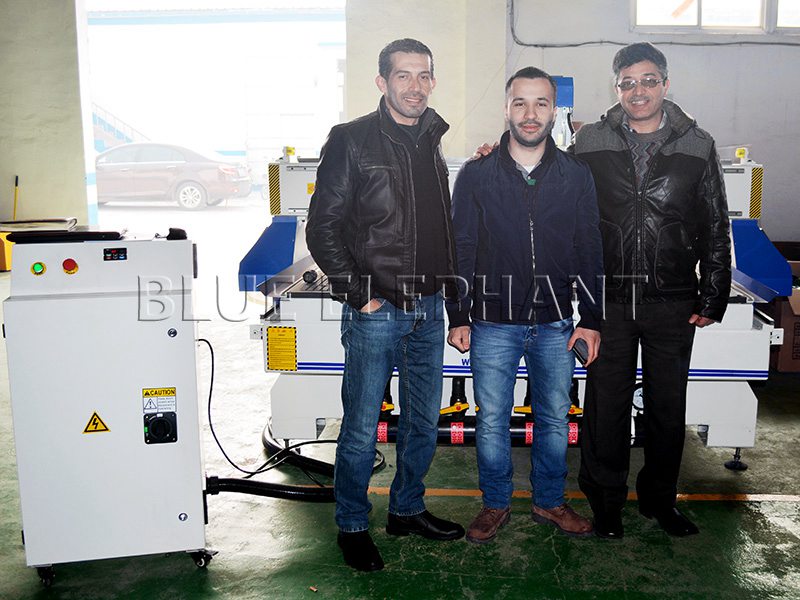 customer-visit-our-cnc-woodworking-machine-workshop