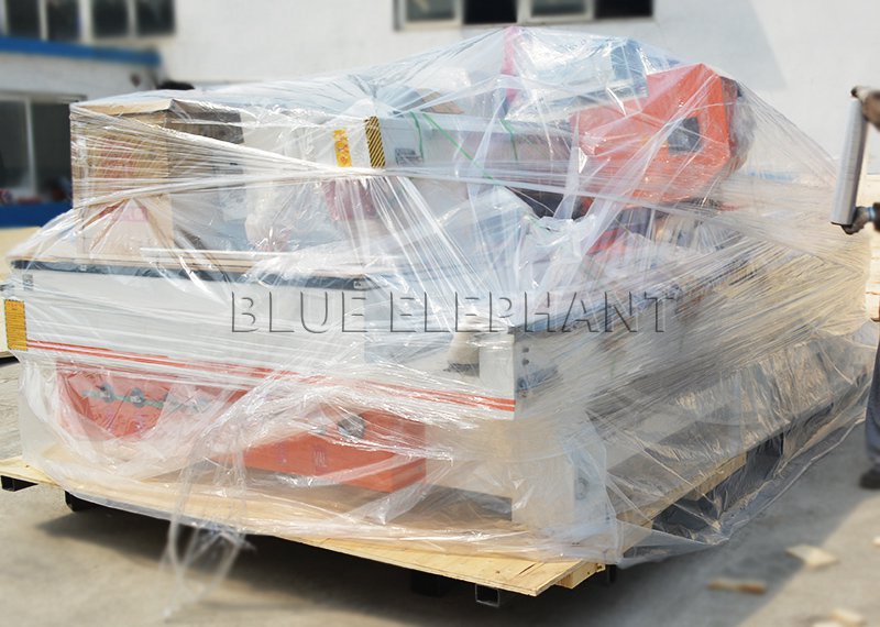 packing process of 1530 4 Axis ATC Cnc Wood Router - step2