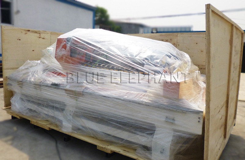 packing process of 1530 4 Axis ATC Cnc Wood Router - step3