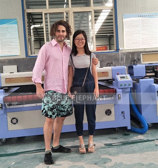 American customer visiting for 1326 CO2 Laser Engraving Machine (1)