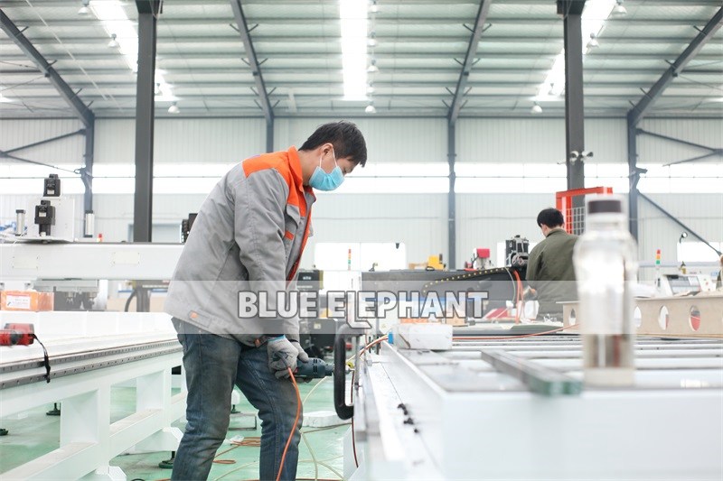 CNC Router's production process (5)