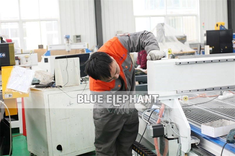 CNC Router's production process (7)