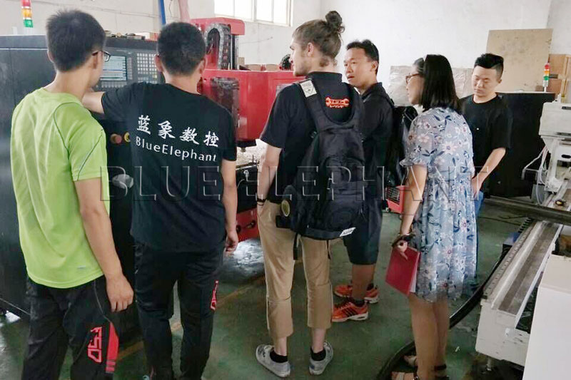 Japanese Customers Visited the Factory and Operateed the 1530 ATC CNC Router