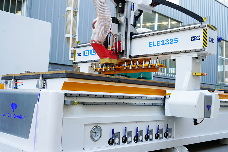 Macchina CNC per nesting lineare ATC 1325 con doppia piattaforma - Immagine 3