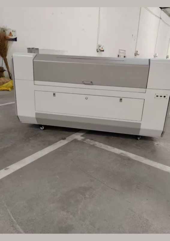 Fiber Laser Cutting Machine 24 Fiber Laser Cutting Machine 3