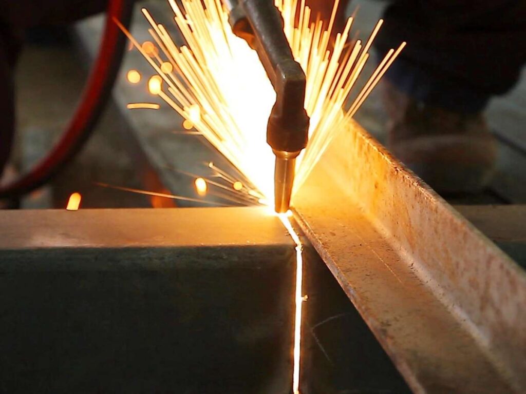 Plasma Cutter vs Laser Cutter: A Complete Comparison 1 Plasma Cutter vs Laser Cutter: A Complete Comparison 1